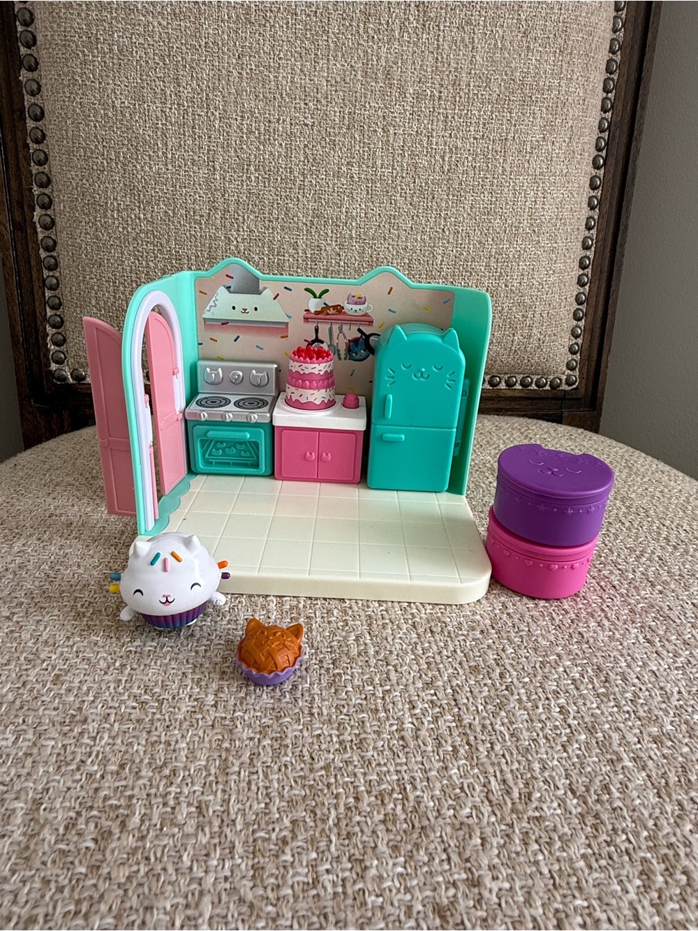 Gabby’s Dollhouse Bakey with Cakey kitchen room set with figure and 3 furniture